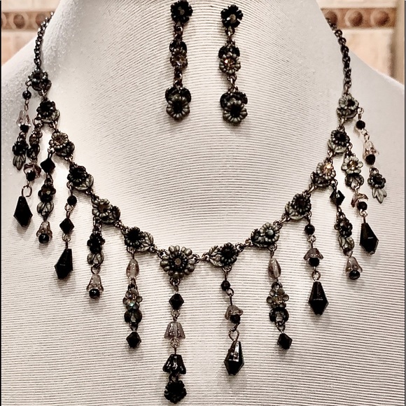XSOLDX Matching Crystal Necklace & Earrings Set - Picture 4 of 8